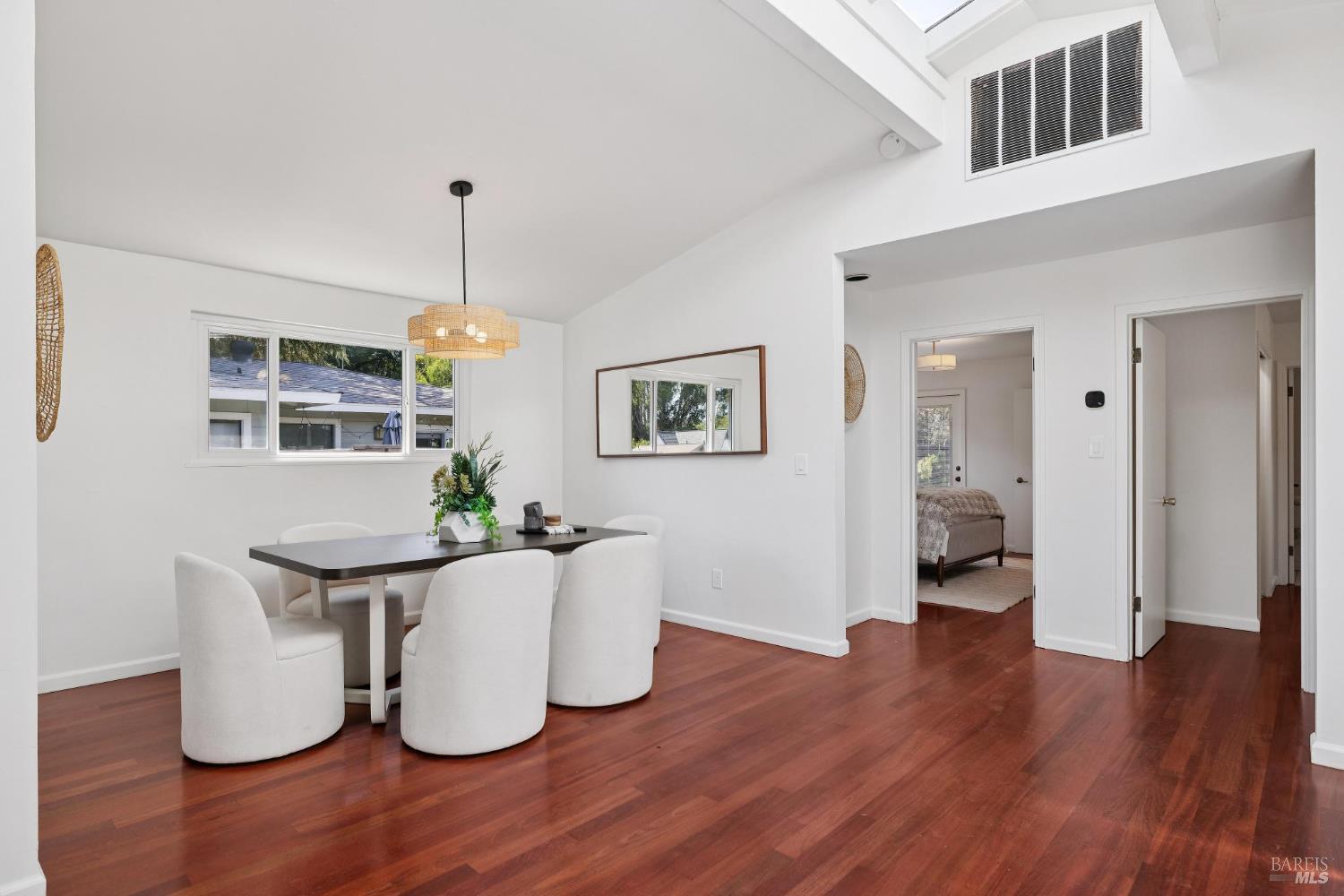 Detail Gallery Image 7 of 34 For 703 West St, Petaluma,  CA 94952 - 2 Beds | 3/1 Baths