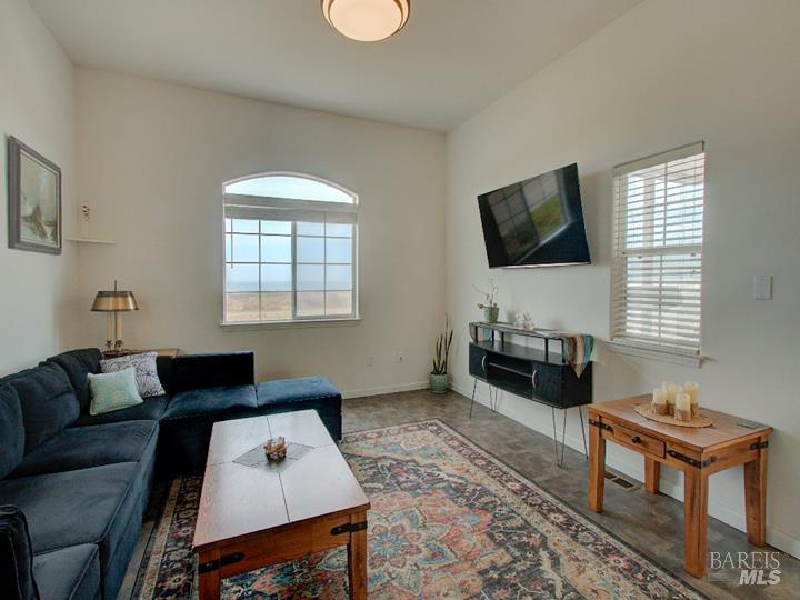 Detail Gallery Image 4 of 39 For 924 Glass Beach Dr, Fort Bragg,  CA 95437 - 3 Beds | 2/1 Baths