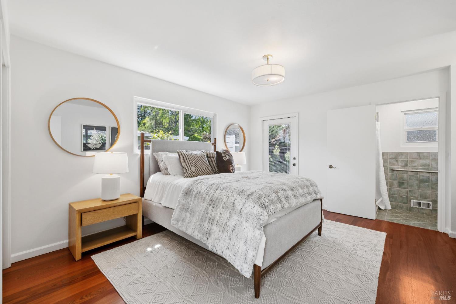 Detail Gallery Image 16 of 34 For 703 West St, Petaluma,  CA 94952 - 2 Beds | 3/1 Baths