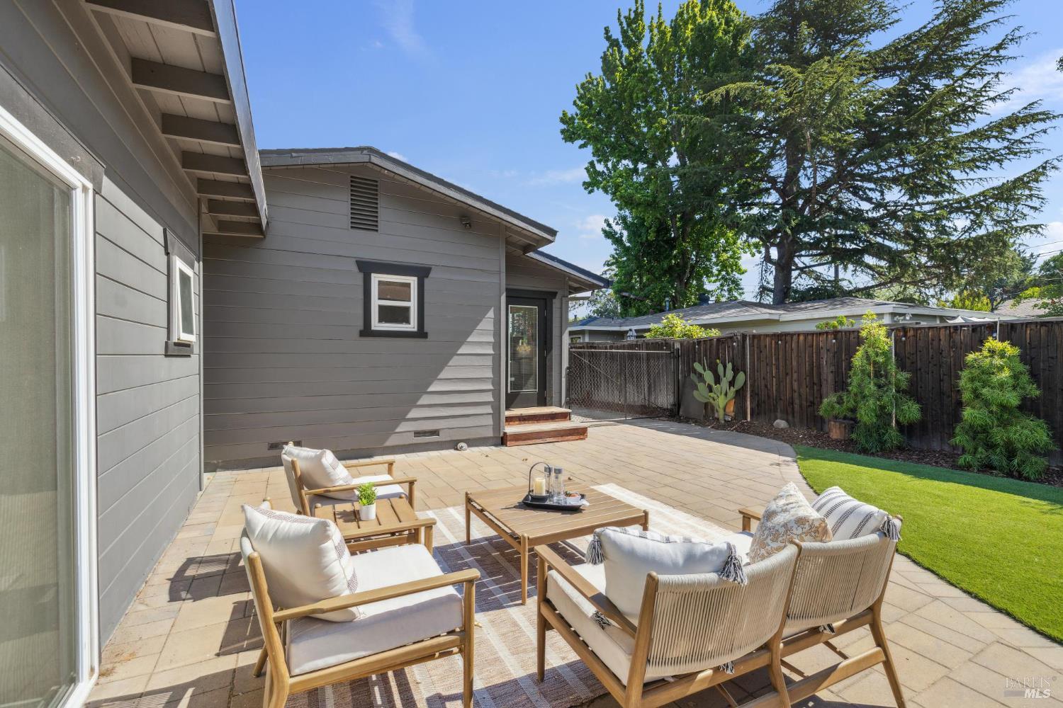 Detail Gallery Image 26 of 34 For 703 West St, Petaluma,  CA 94952 - 2 Beds | 3/1 Baths