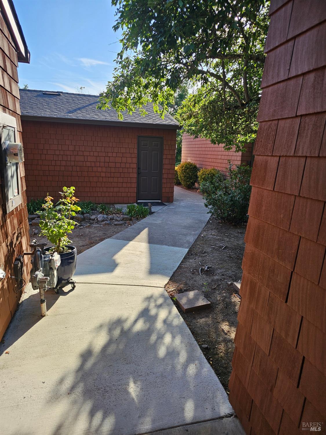 Detail Gallery Image 3 of 23 For 206 Indian Creek Dr, Santa Rosa,  CA 95409 - 2 Beds | 2 Baths