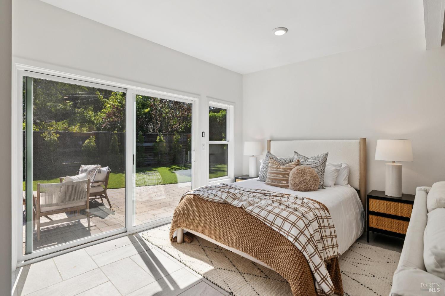 Detail Gallery Image 30 of 34 For 703 West St, Petaluma,  CA 94952 - 2 Beds | 3/1 Baths