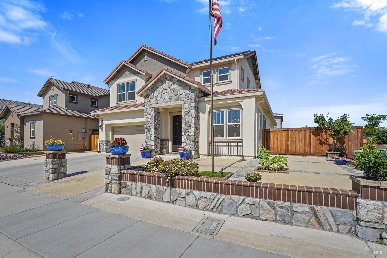 Detail Gallery Image 3 of 77 For 424 Wren Ln, Vacaville,  CA 95688 - 5 Beds | 4/1 Baths