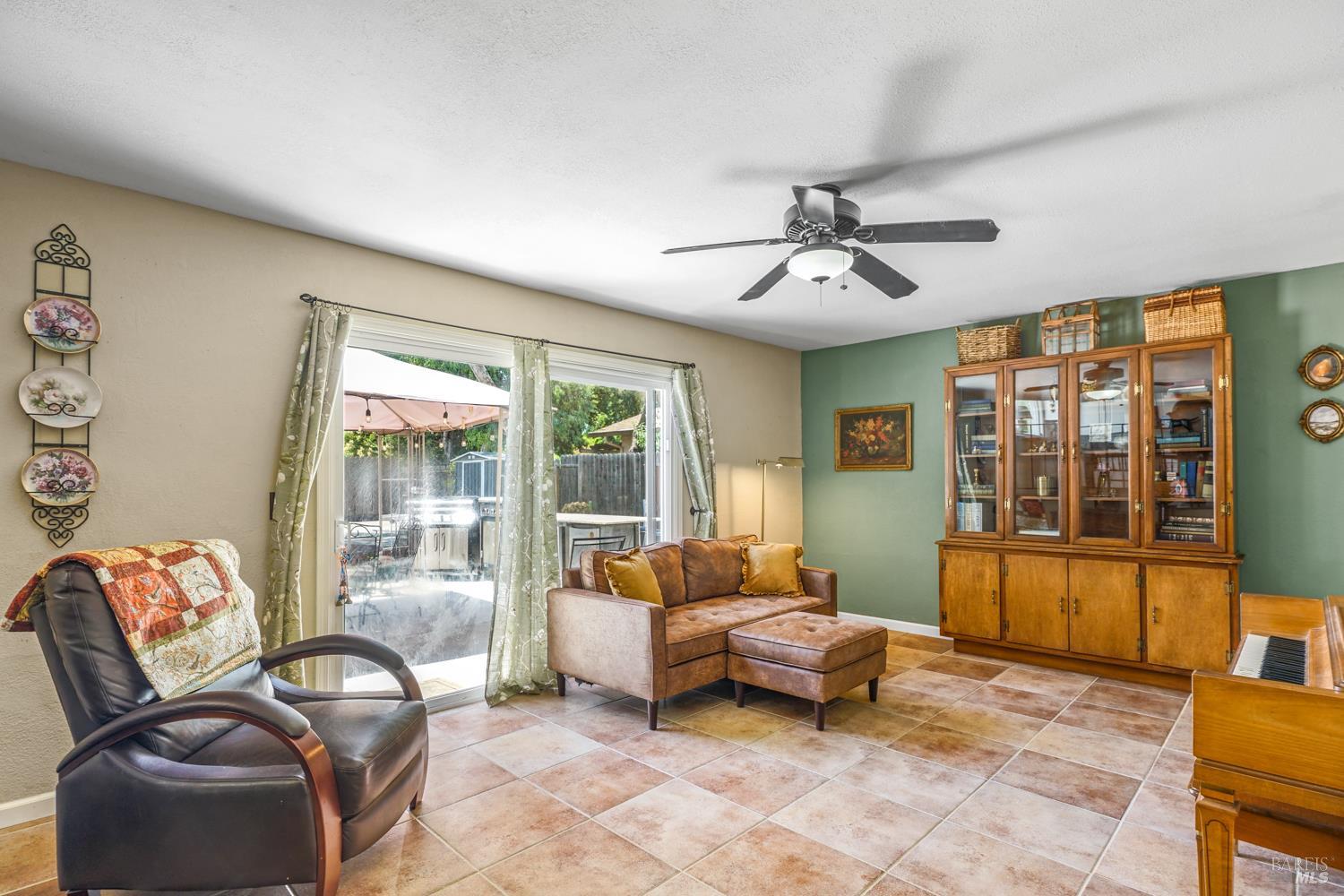 Evergreen Drive, Vacaville, California image 18