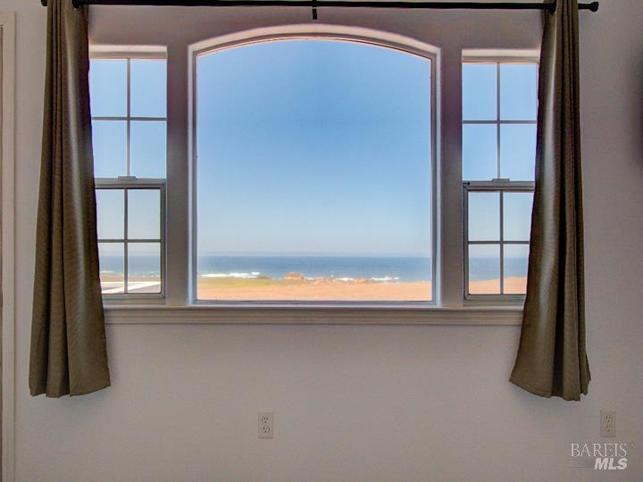 Detail Gallery Image 22 of 39 For 924 Glass Beach Dr, Fort Bragg,  CA 95437 - 3 Beds | 2/1 Baths