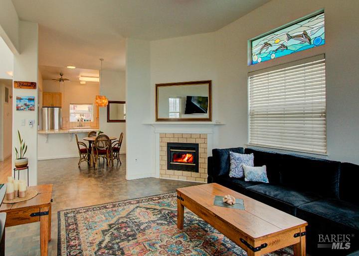 Detail Gallery Image 3 of 39 For 924 Glass Beach Dr, Fort Bragg,  CA 95437 - 3 Beds | 2/1 Baths