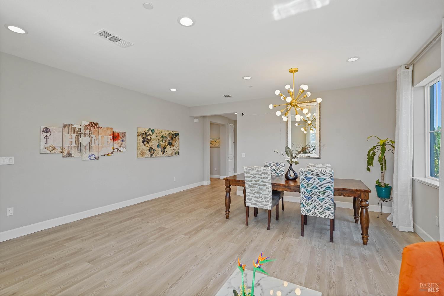Detail Gallery Image 6 of 77 For 424 Wren Ln, Vacaville,  CA 95688 - 5 Beds | 4/1 Baths