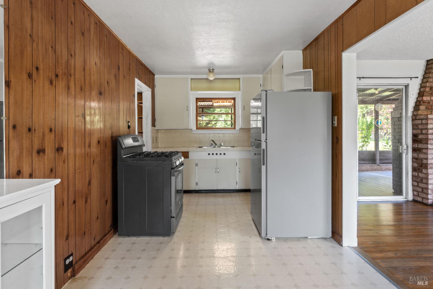 Detail Gallery Image 12 of 25 For 1040 Helen Ave, Ukiah,  CA 95482 - 3 Beds | 1 Baths