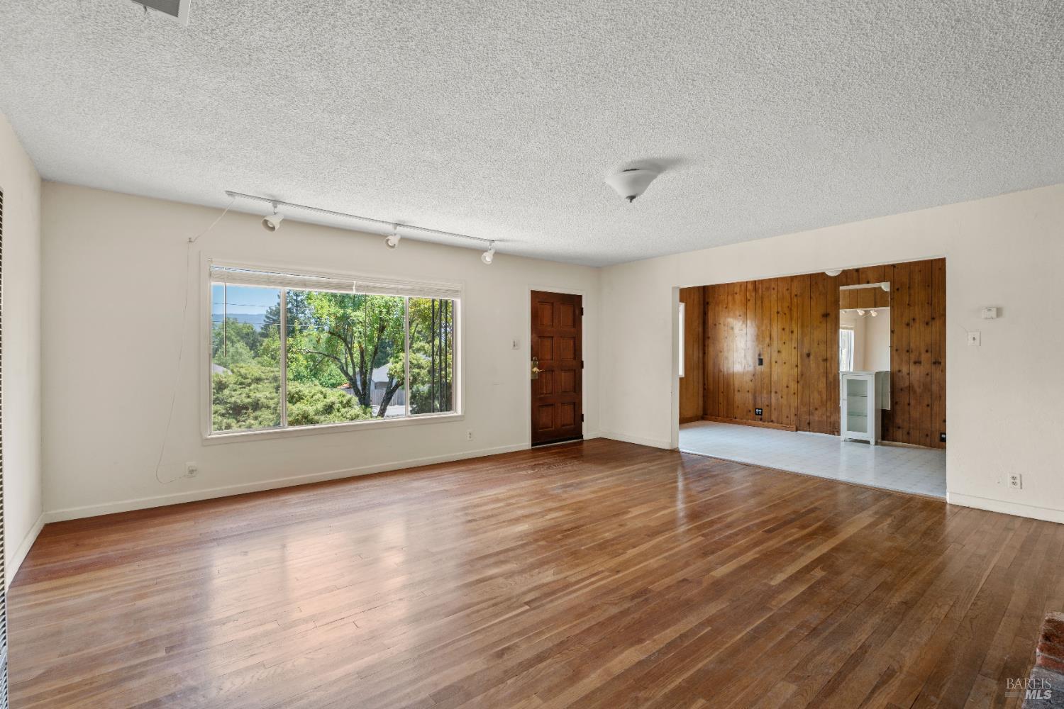 Detail Gallery Image 9 of 25 For 1040 Helen Ave, Ukiah,  CA 95482 - 3 Beds | 1 Baths