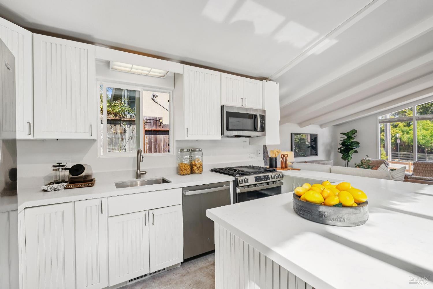 Detail Gallery Image 13 of 34 For 703 West St, Petaluma,  CA 94952 - 2 Beds | 3/1 Baths