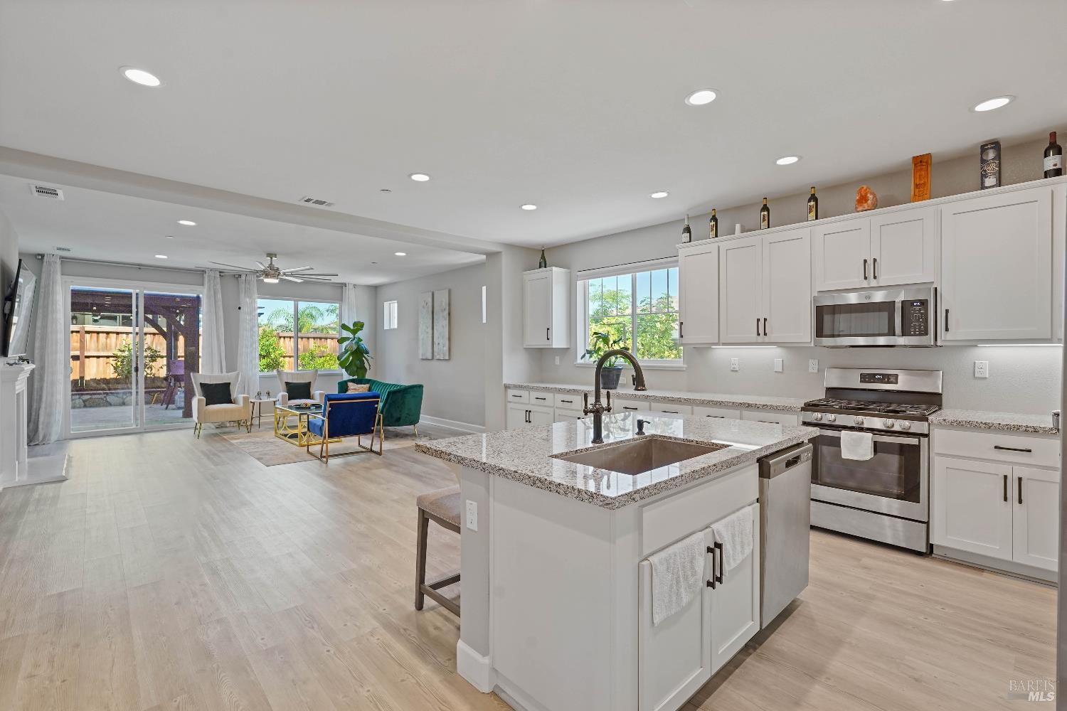 Detail Gallery Image 9 of 77 For 424 Wren Ln, Vacaville,  CA 95688 - 5 Beds | 4/1 Baths