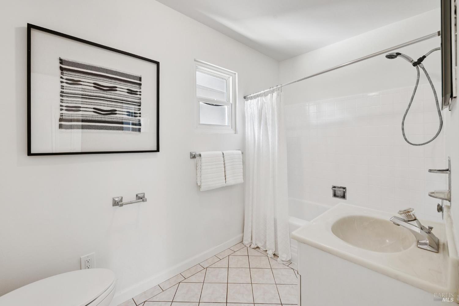 Detail Gallery Image 21 of 34 For 703 West St, Petaluma,  CA 94952 - 2 Beds | 3/1 Baths