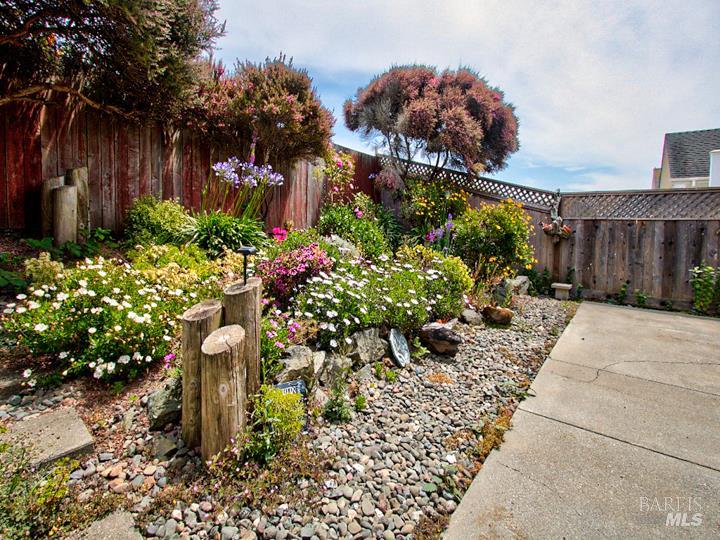 Detail Gallery Image 29 of 39 For 924 Glass Beach Dr, Fort Bragg,  CA 95437 - 3 Beds | 2/1 Baths