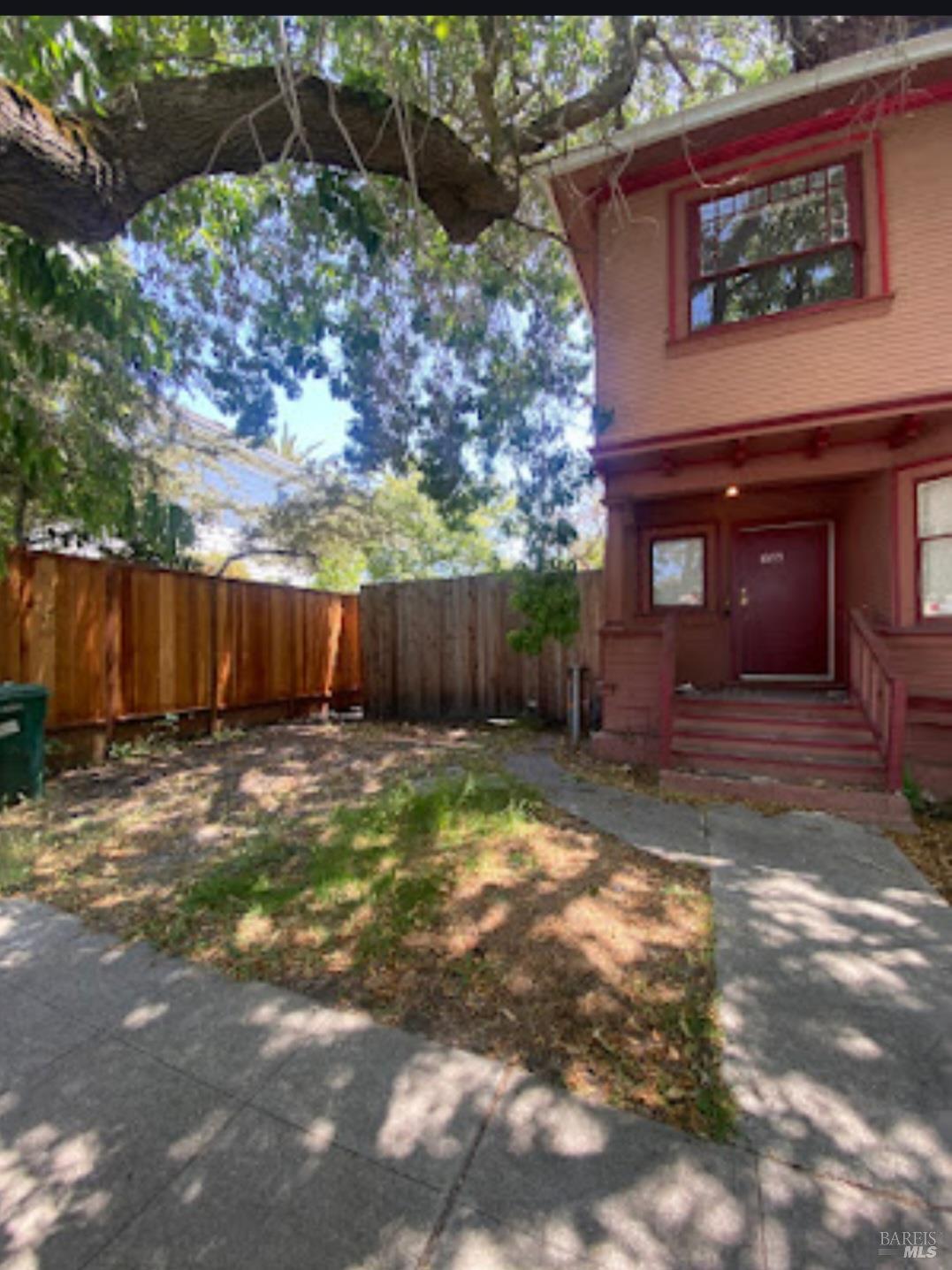 Detail Gallery Image 1 of 15 For 1055 56th St, Emeryville,  CA 94608 - 4 Beds | 2/1 Baths