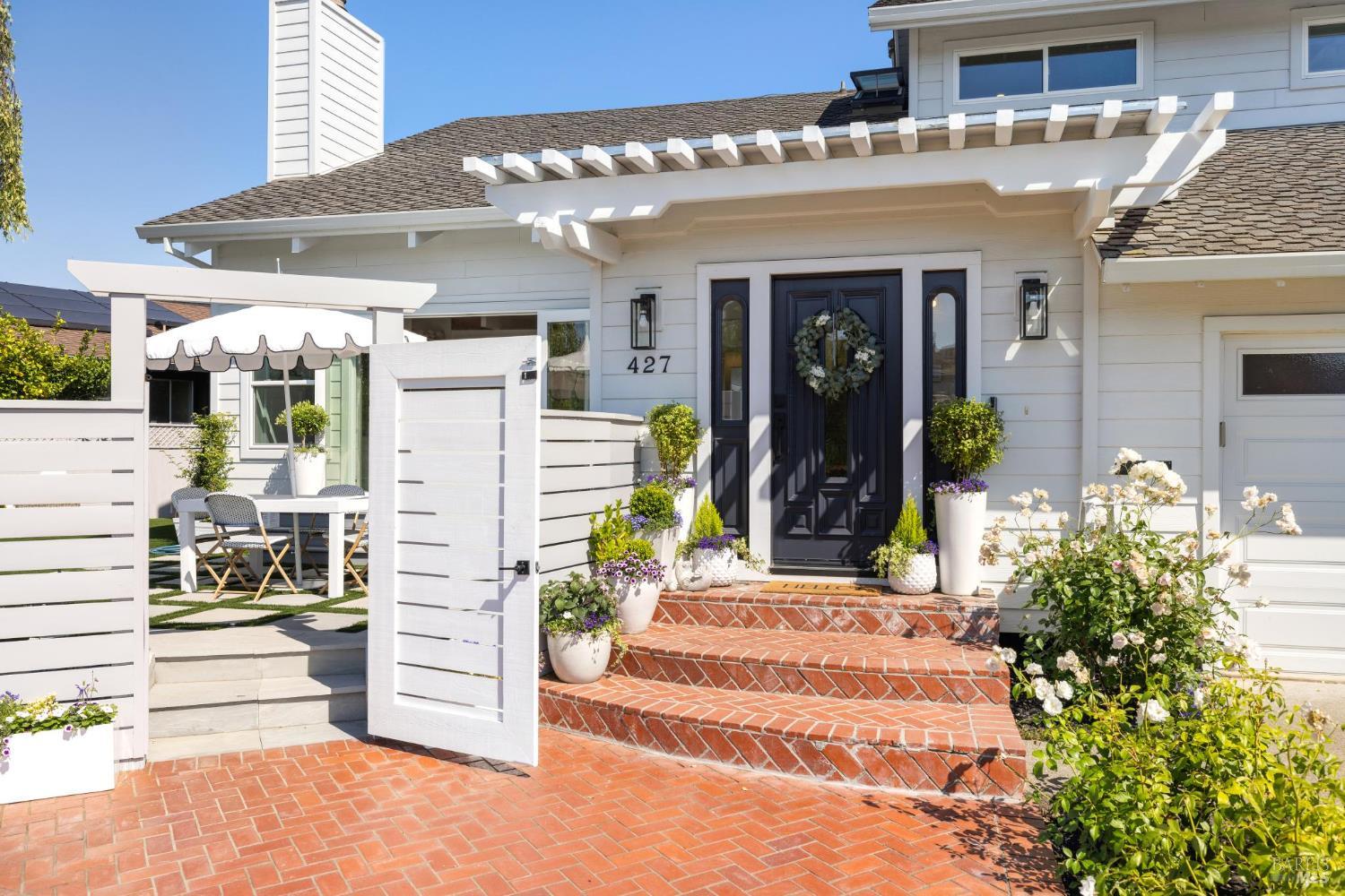 Detail Gallery Image 1 of 1 For 427 Riviera Cir, Larkspur,  CA 94939 - 4 Beds | 2/1 Baths