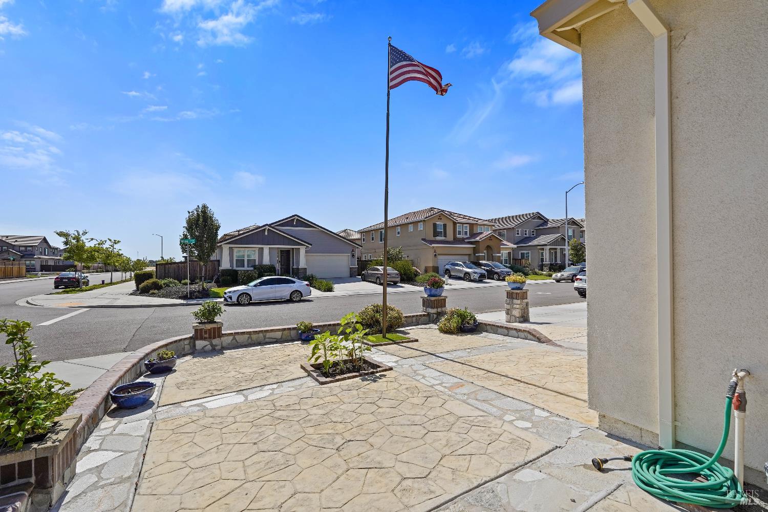 Detail Gallery Image 4 of 77 For 424 Wren Ln, Vacaville,  CA 95688 - 5 Beds | 4/1 Baths