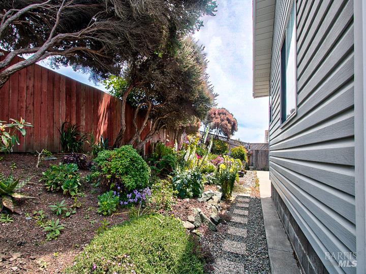Detail Gallery Image 30 of 39 For 924 Glass Beach Dr, Fort Bragg,  CA 95437 - 3 Beds | 2/1 Baths