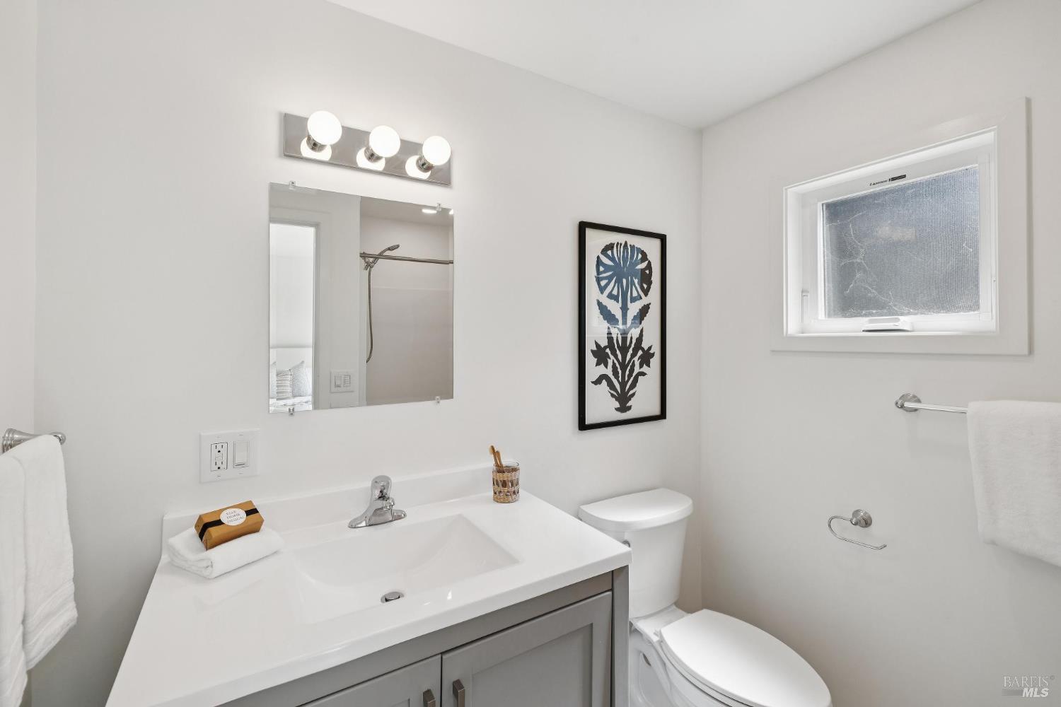 Detail Gallery Image 31 of 34 For 703 West St, Petaluma,  CA 94952 - 2 Beds | 3/1 Baths
