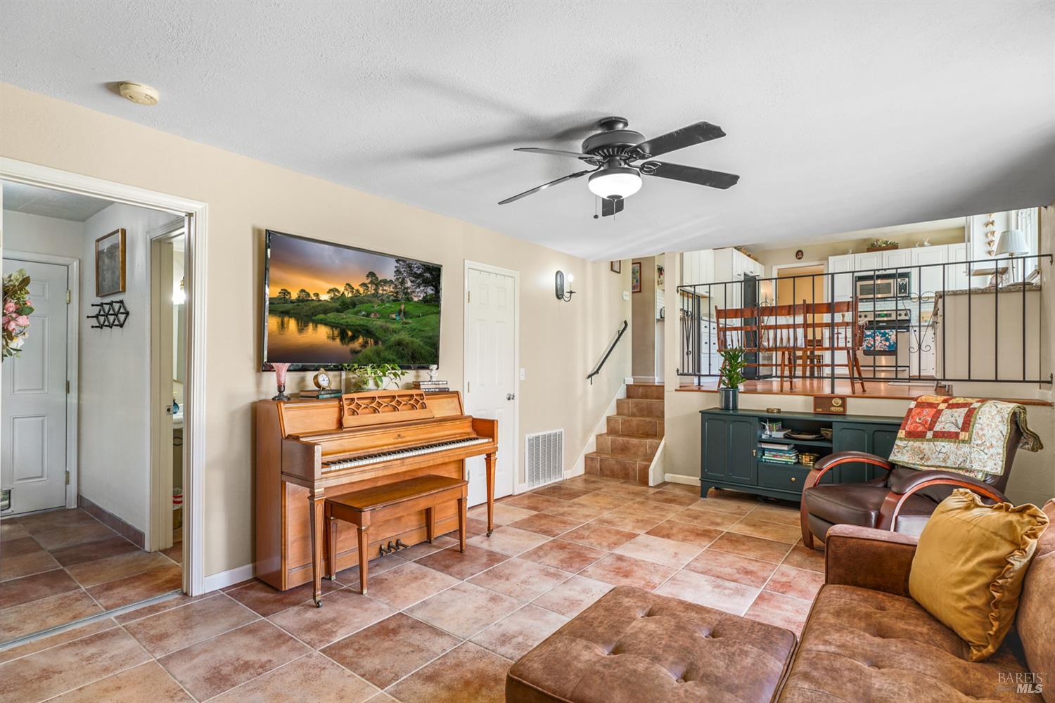 Evergreen Drive, Vacaville, California image 16