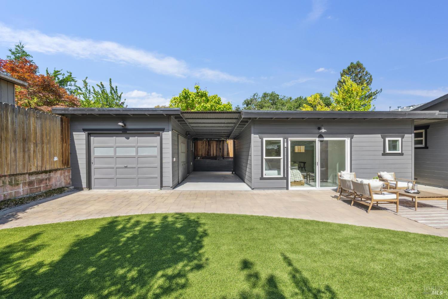 Detail Gallery Image 25 of 34 For 703 West St, Petaluma,  CA 94952 - 2 Beds | 3/1 Baths