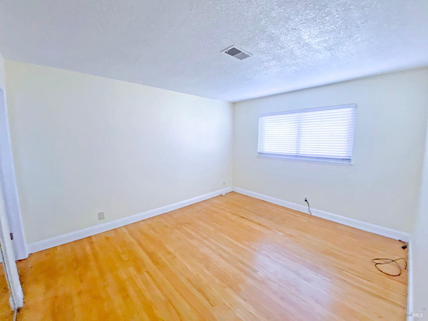 Detail Gallery Image 7 of 10 For 2127 Birch Ct, San Pablo,  CA 94806 - 3 Beds | 2 Baths
