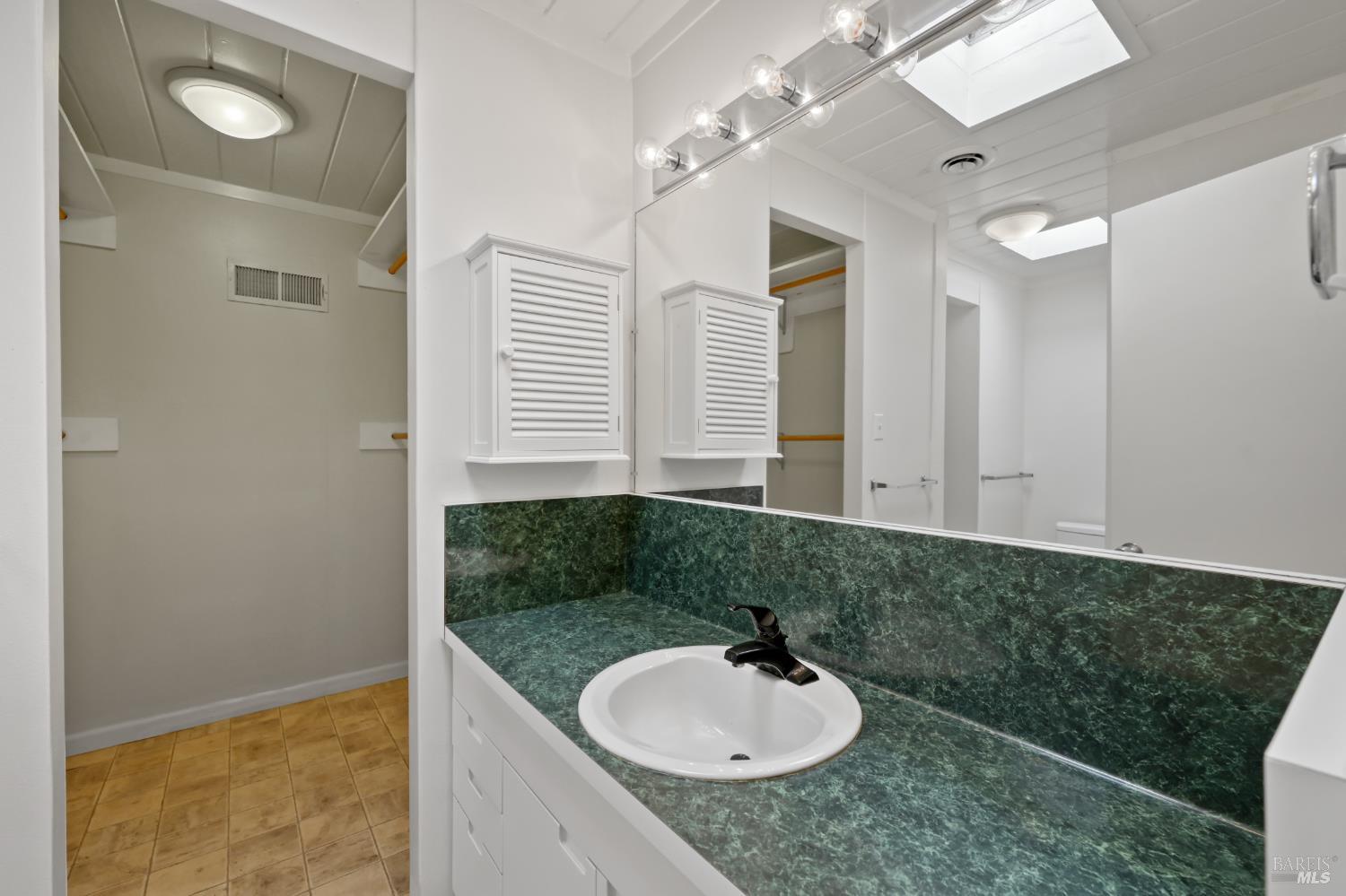 Detail Gallery Image 14 of 38 For 15 Don Timoteo Ct, San Rafael,  CA 94903 - 4 Beds | 2 Baths