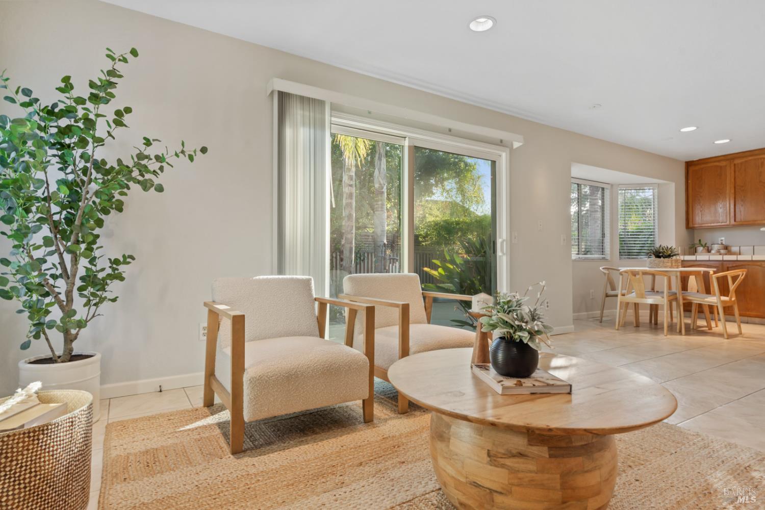 Detail Gallery Image 11 of 55 For 706 Natalie Dr, Windsor,  CA 95492 - 5 Beds | 3 Baths