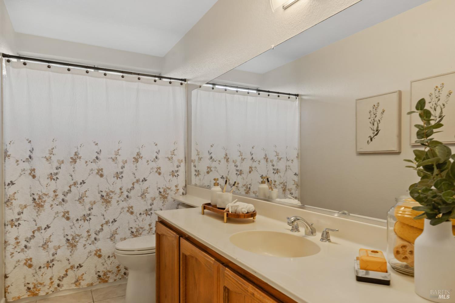 Detail Gallery Image 18 of 55 For 706 Natalie Dr, Windsor,  CA 95492 - 5 Beds | 3 Baths