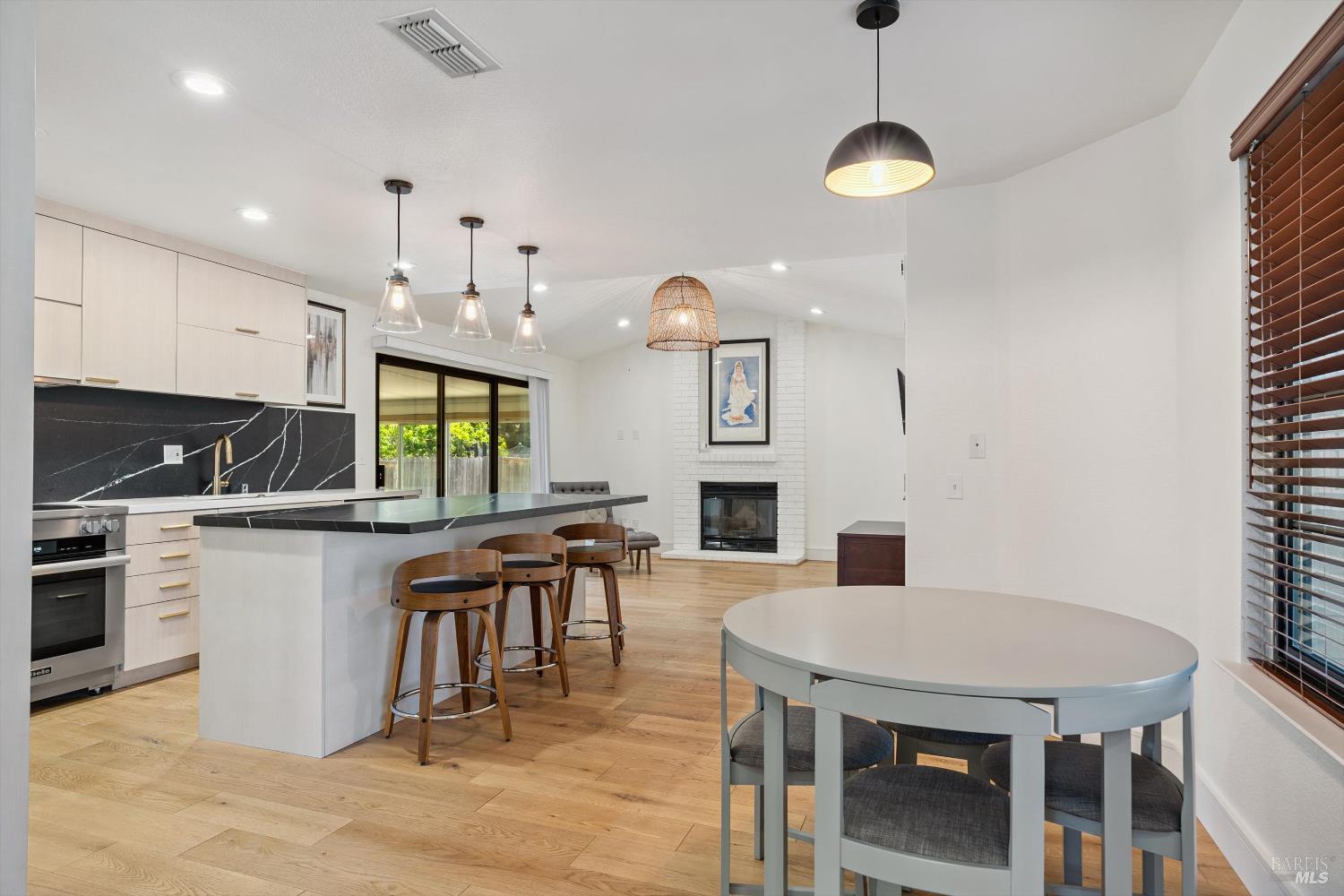 Detail Gallery Image 8 of 33 For 51 Crawford Way, American Canyon,  CA 94503 - 3 Beds | 2 Baths