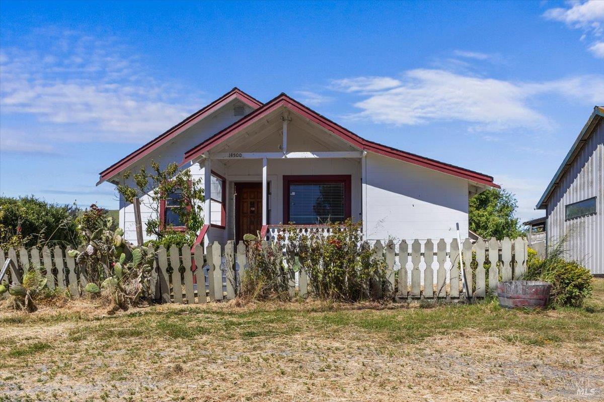 Detail Gallery Image 4 of 21 For 14500 Mill St, Valley Ford,  CA 94972 - 3 Beds | 1 Baths