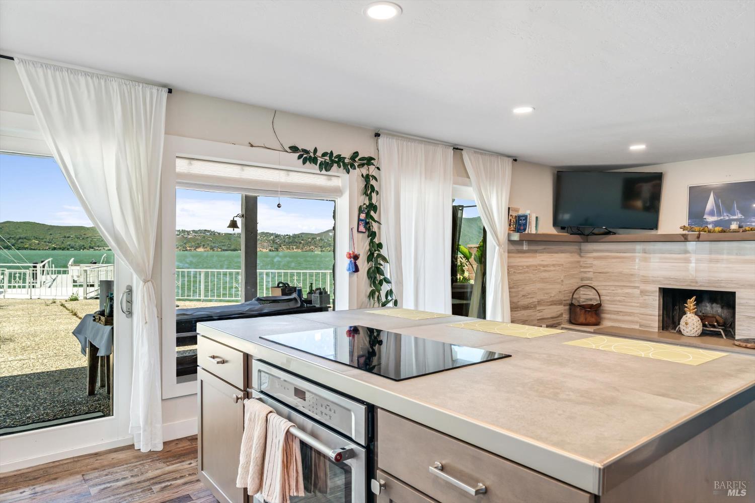 Detail Gallery Image 18 of 25 For 13319 Lakeshore Dr, Clearlake,  CA 95422 - 4 Beds | 2/1 Baths