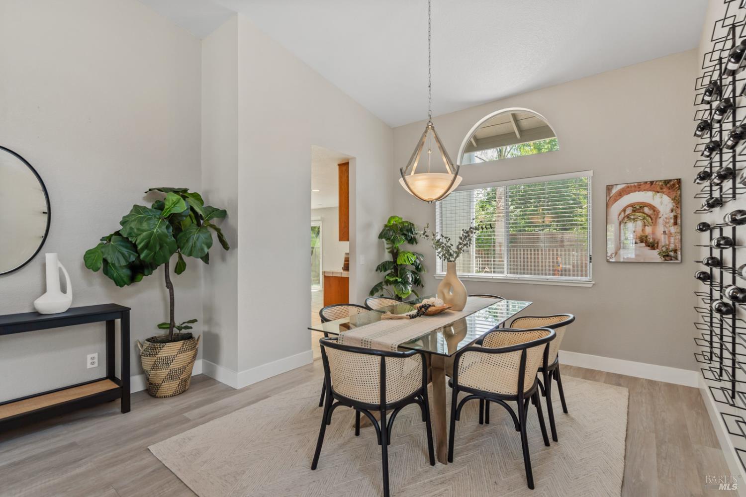 Detail Gallery Image 7 of 55 For 706 Natalie Dr, Windsor,  CA 95492 - 5 Beds | 3 Baths