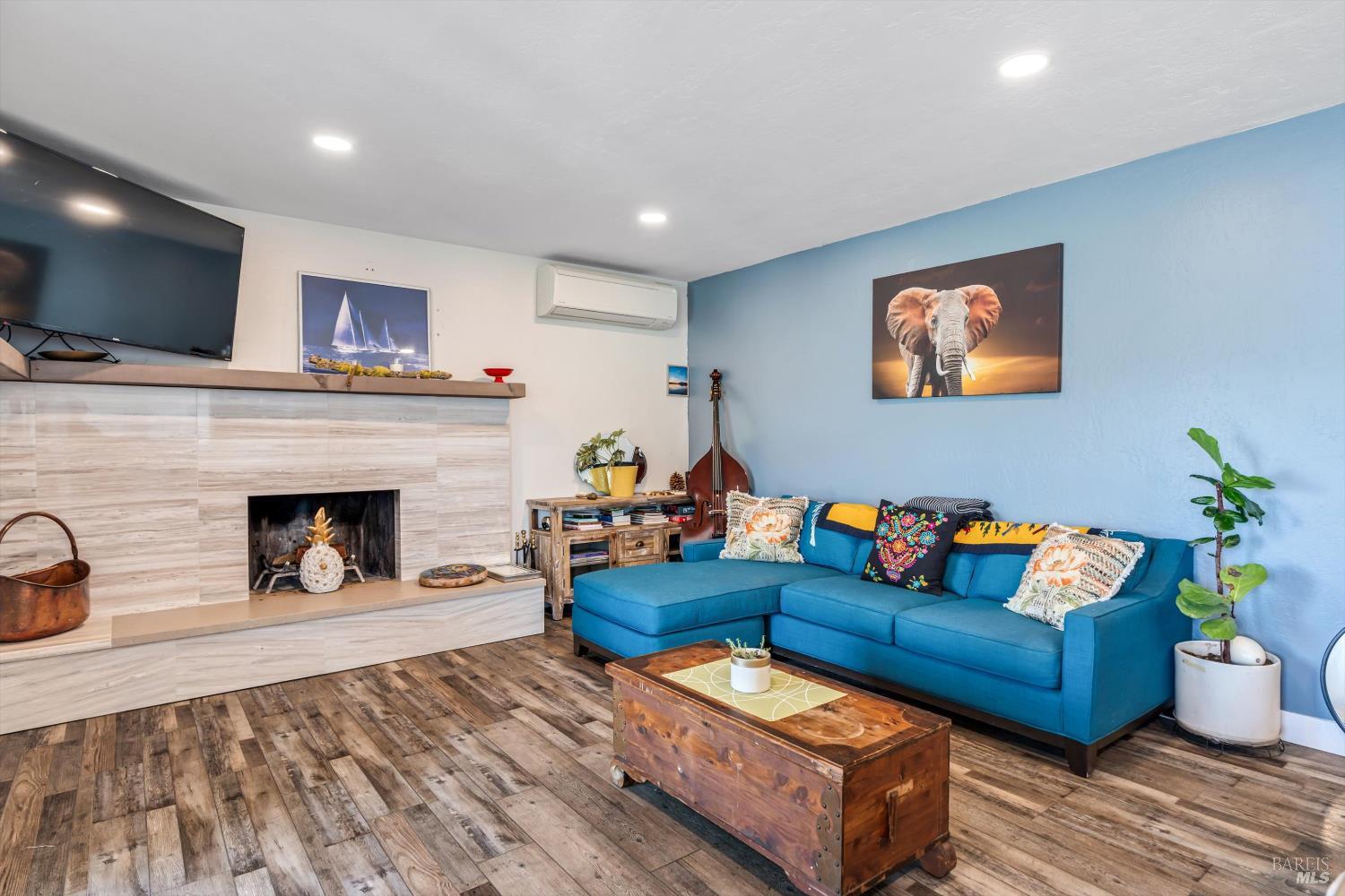 Detail Gallery Image 15 of 25 For 13319 Lakeshore Dr, Clearlake,  CA 95422 - 4 Beds | 2/1 Baths