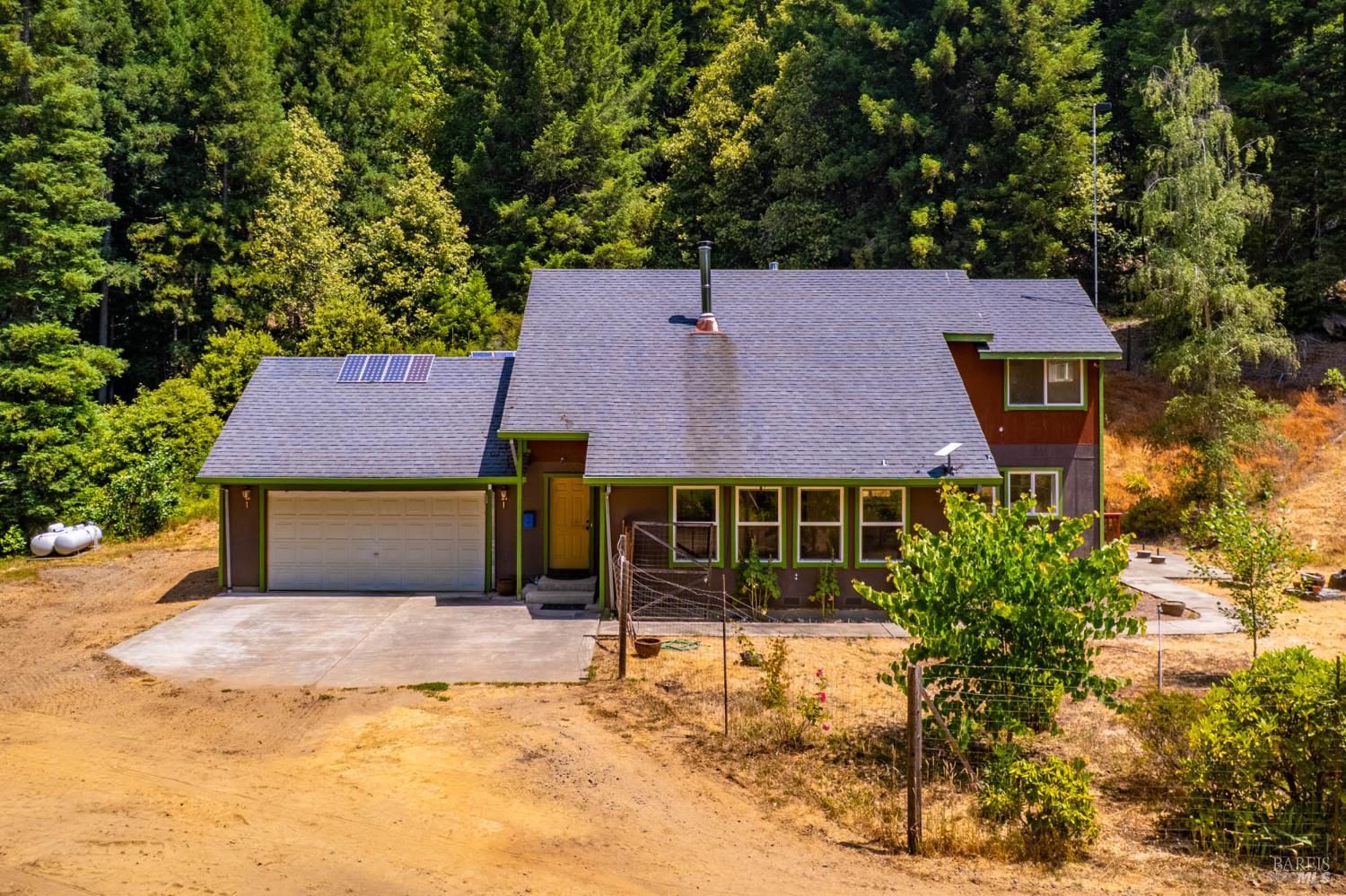 Detail Gallery Image 3 of 29 For 44150 Nash Mill Rd, Philo,  CA 95466 - 2 Beds | 2 Baths