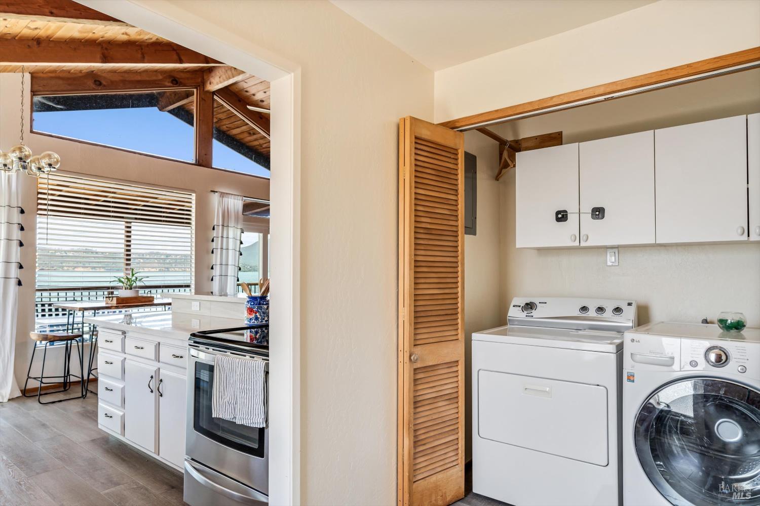 Detail Gallery Image 7 of 25 For 13319 Lakeshore Dr, Clearlake,  CA 95422 - 4 Beds | 2/1 Baths