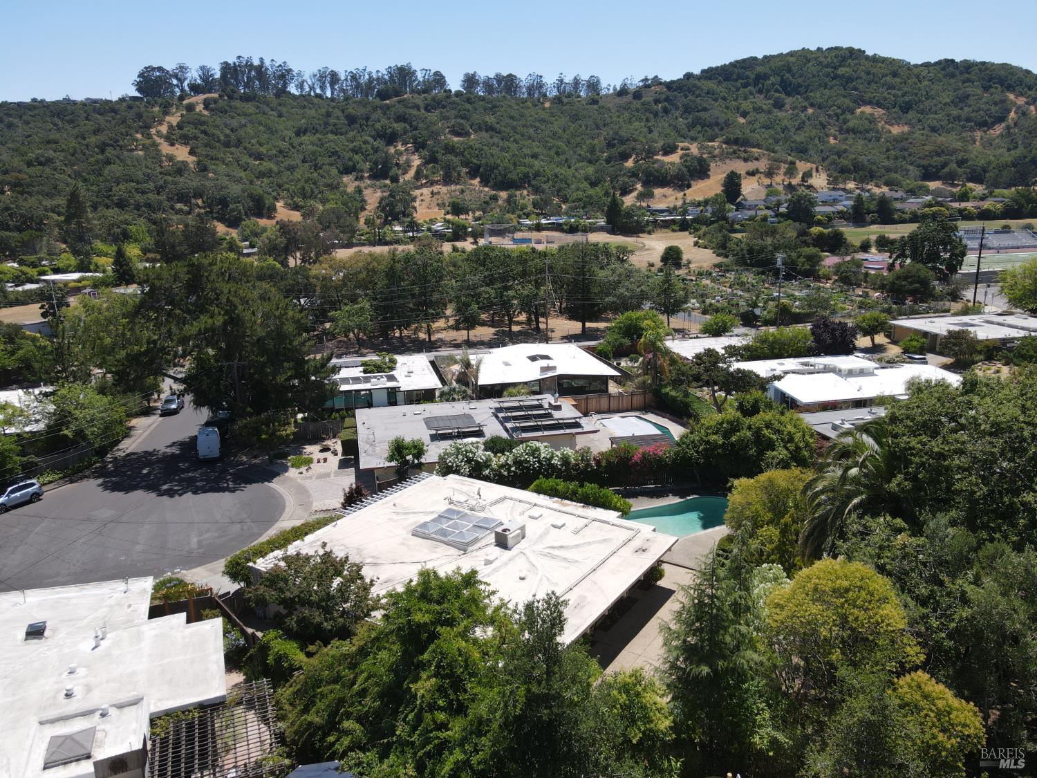 Detail Gallery Image 36 of 38 For 15 Don Timoteo Ct, San Rafael,  CA 94903 - 4 Beds | 2 Baths