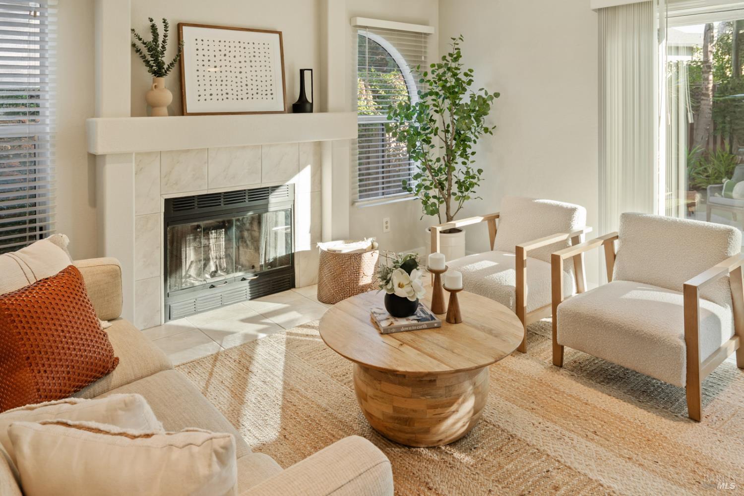 Detail Gallery Image 9 of 55 For 706 Natalie Dr, Windsor,  CA 95492 - 5 Beds | 3 Baths