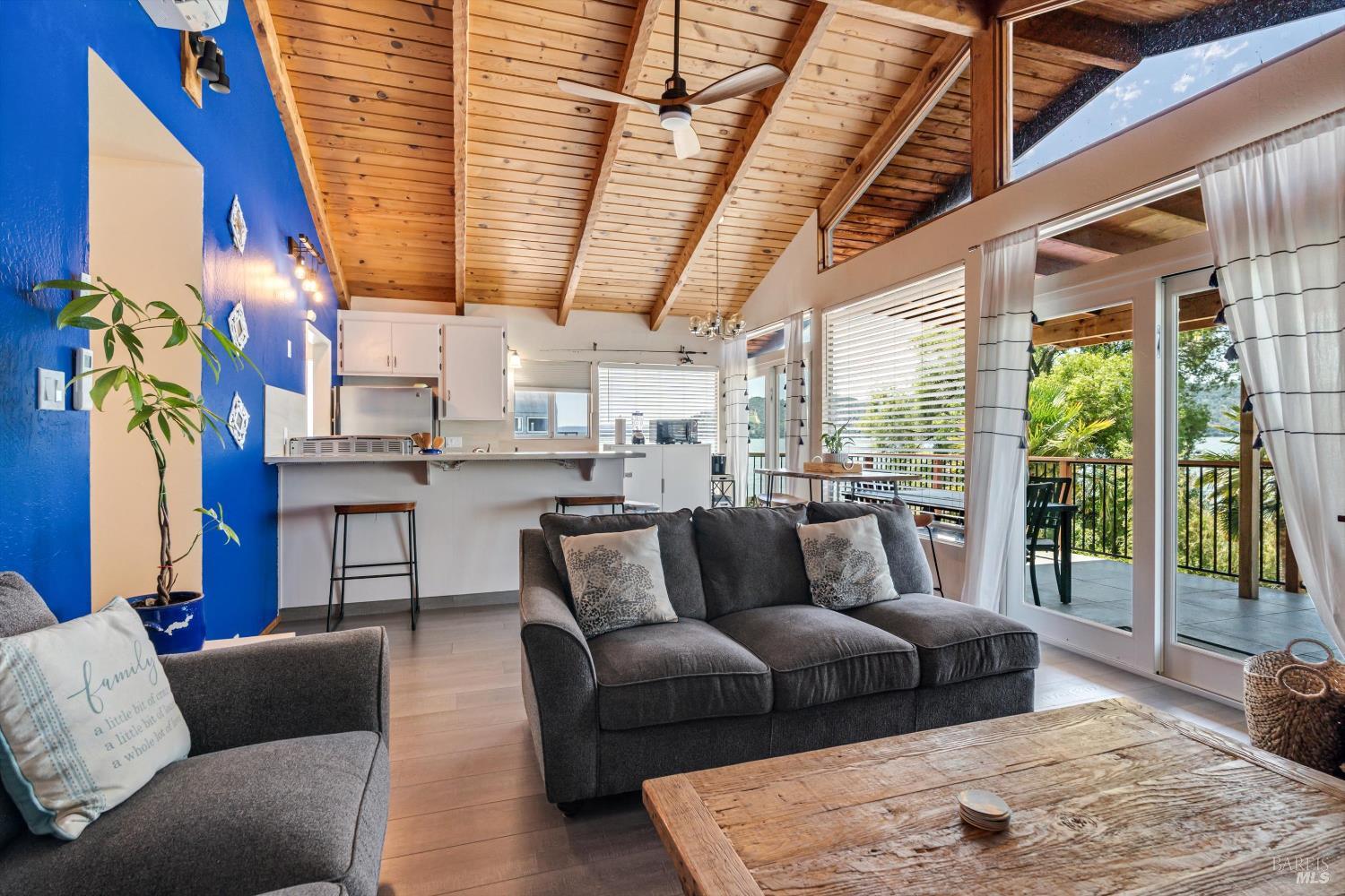 Detail Gallery Image 5 of 25 For 13319 Lakeshore Dr, Clearlake,  CA 95422 - 4 Beds | 2/1 Baths