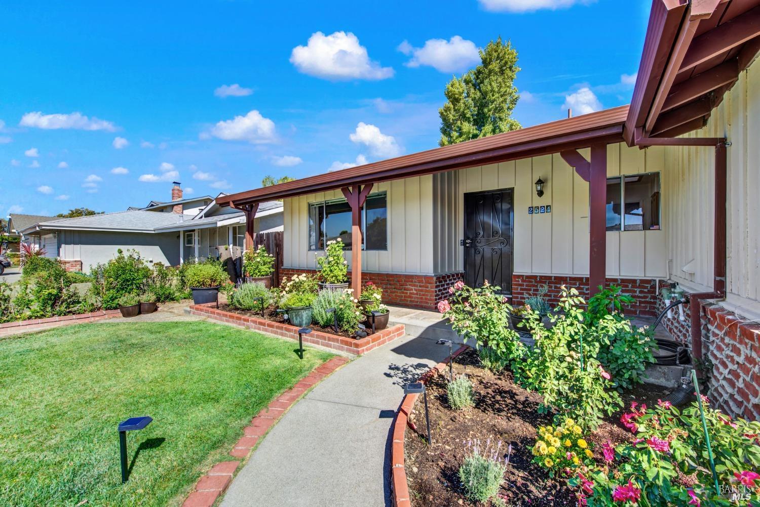 Detail Gallery Image 3 of 32 For 2524 Ramsay Way, Fairfield,  CA 94534 - 3 Beds | 2 Baths