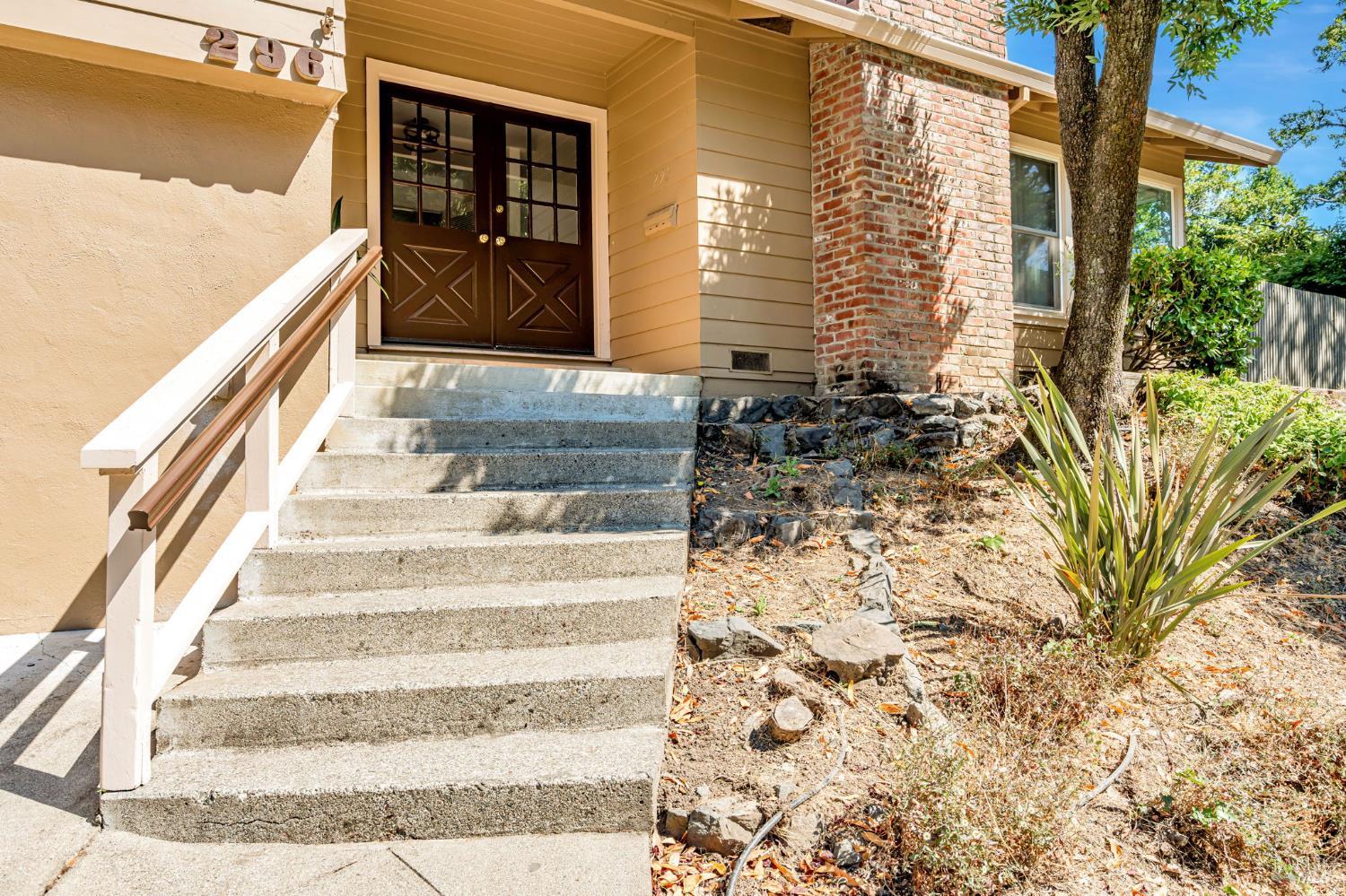 Detail Gallery Image 4 of 36 For 296 N Almenar Dr, Greenbrae,  CA 94904 - 3 Beds | 2 Baths