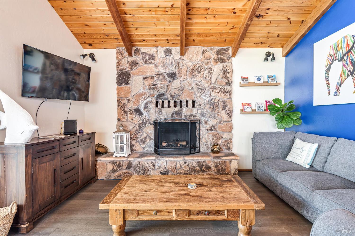 Detail Gallery Image 4 of 25 For 13319 Lakeshore Dr, Clearlake,  CA 95422 - 4 Beds | 2/1 Baths