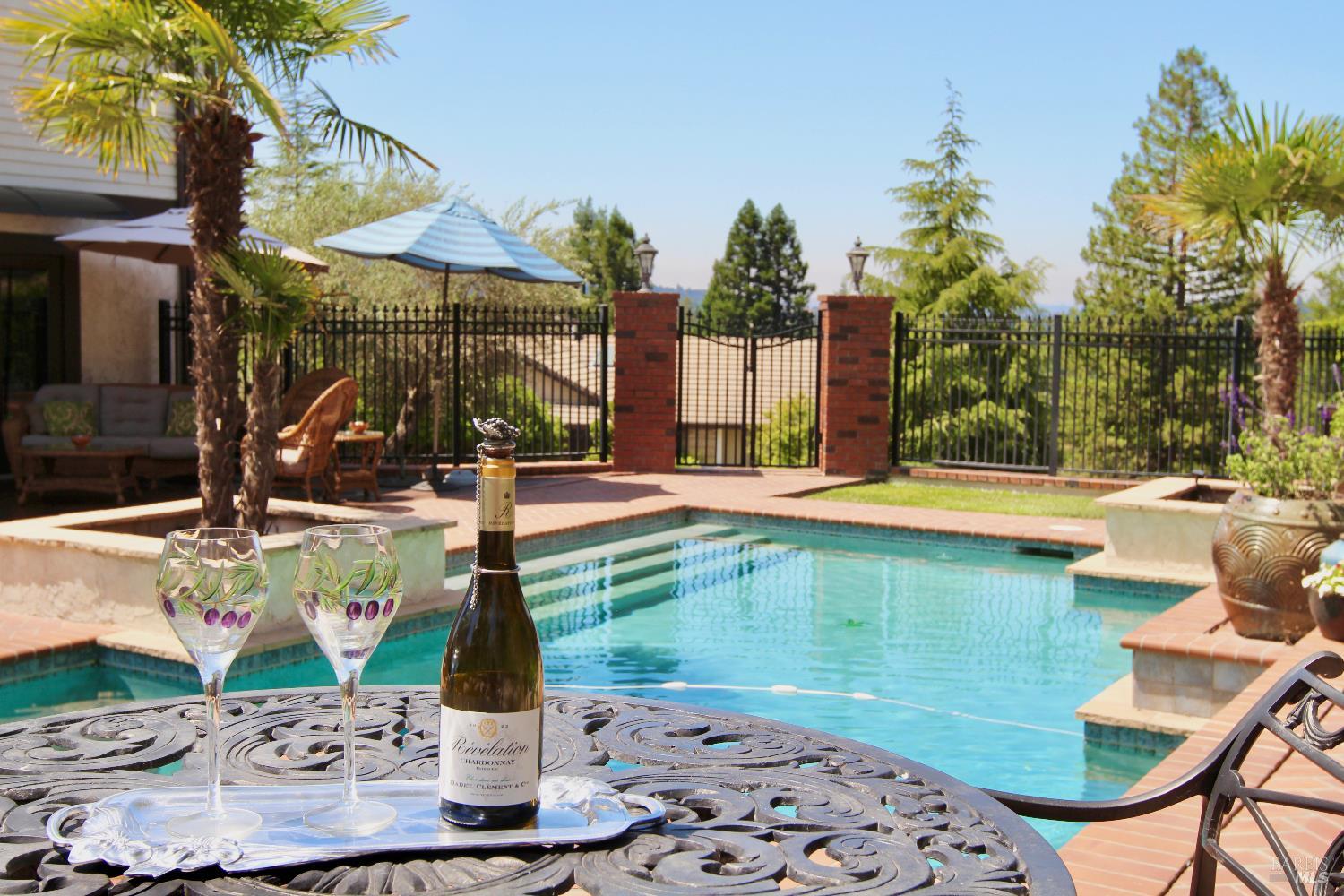 Detail Gallery Image 13 of 48 For 5243 Beaumont Way, Santa Rosa,  CA 95409 - 3 Beds | 2/1 Baths