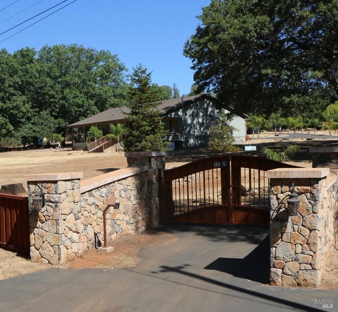 Detail Gallery Image 2 of 29 For 18501 Rustic Ridge Rd, Lower Lake,  CA 95457 - 3 Beds | 2 Baths