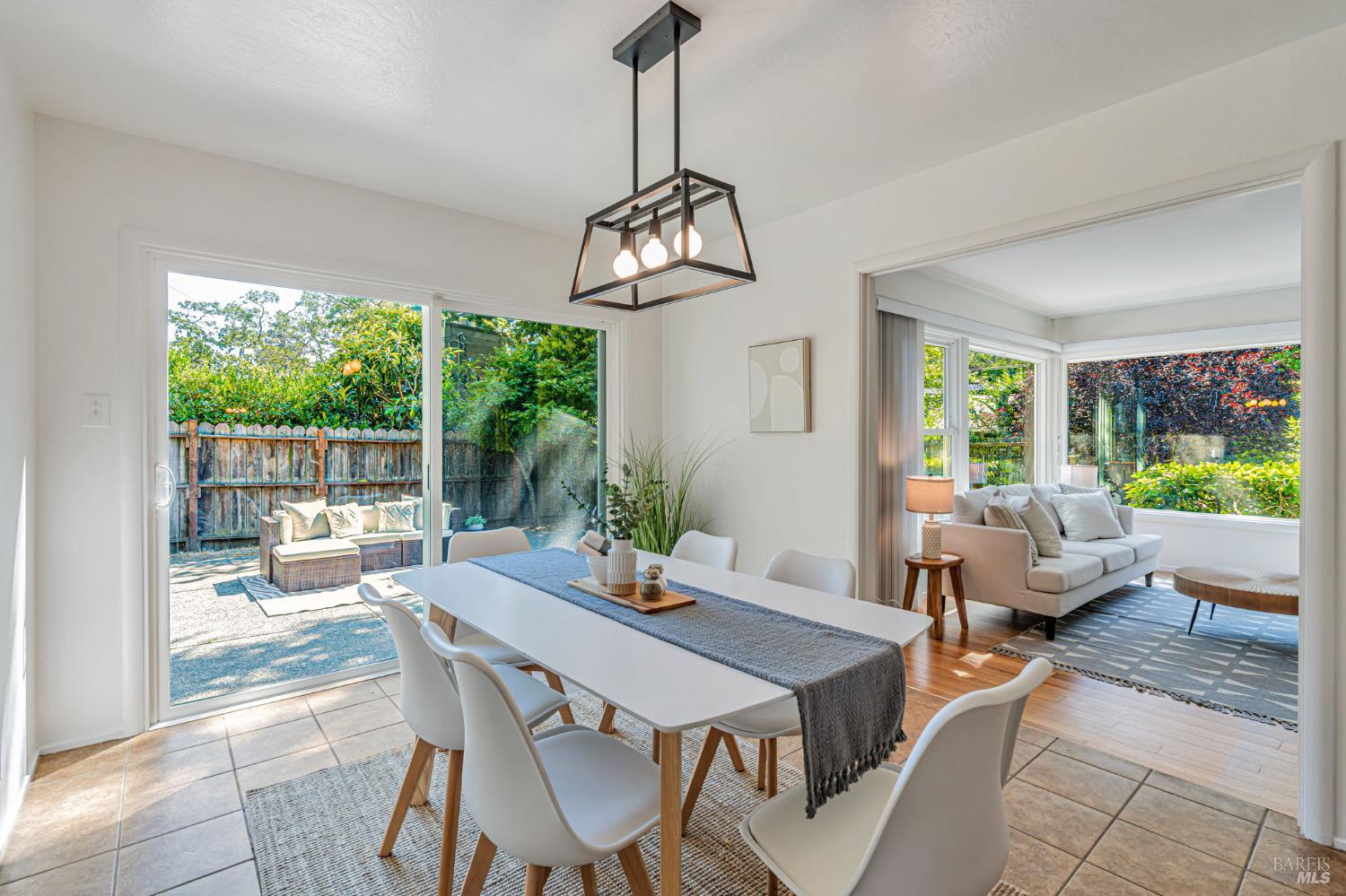 Detail Gallery Image 9 of 36 For 296 N Almenar Dr, Greenbrae,  CA 94904 - 3 Beds | 2 Baths