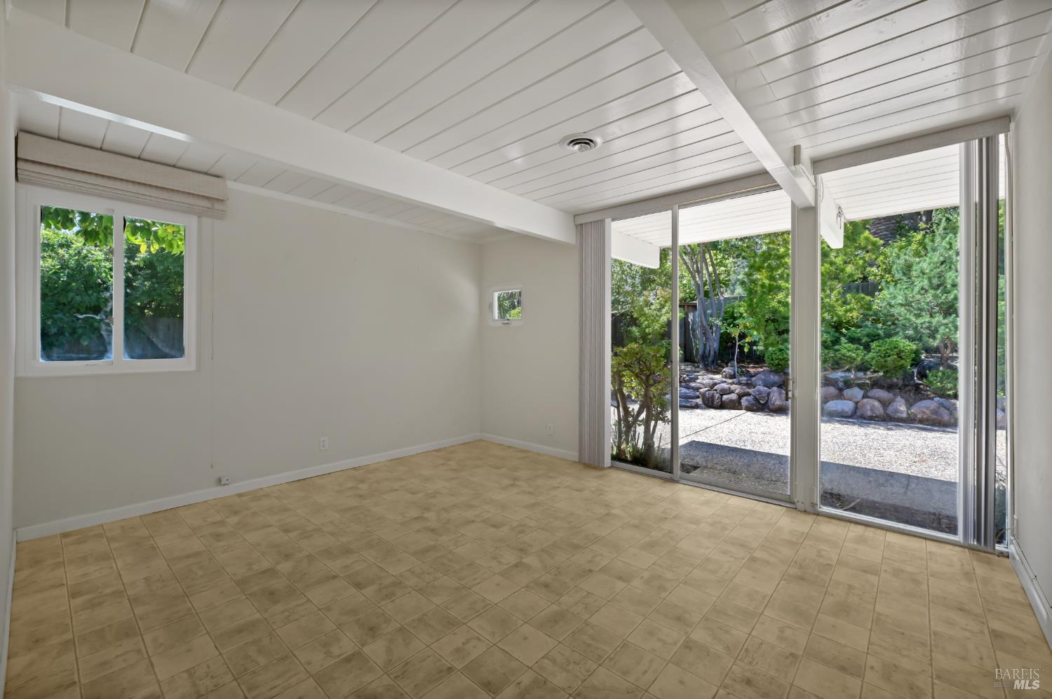 Detail Gallery Image 13 of 38 For 15 Don Timoteo Ct, San Rafael,  CA 94903 - 4 Beds | 2 Baths