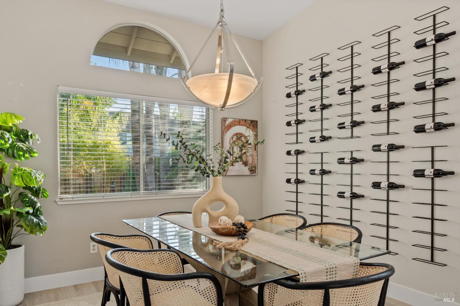 Detail Gallery Image 8 of 55 For 706 Natalie Dr, Windsor,  CA 95492 - 5 Beds | 3 Baths