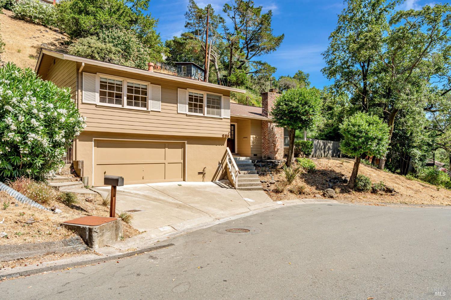 Detail Gallery Image 3 of 36 For 296 N Almenar Dr, Greenbrae,  CA 94904 - 3 Beds | 2 Baths