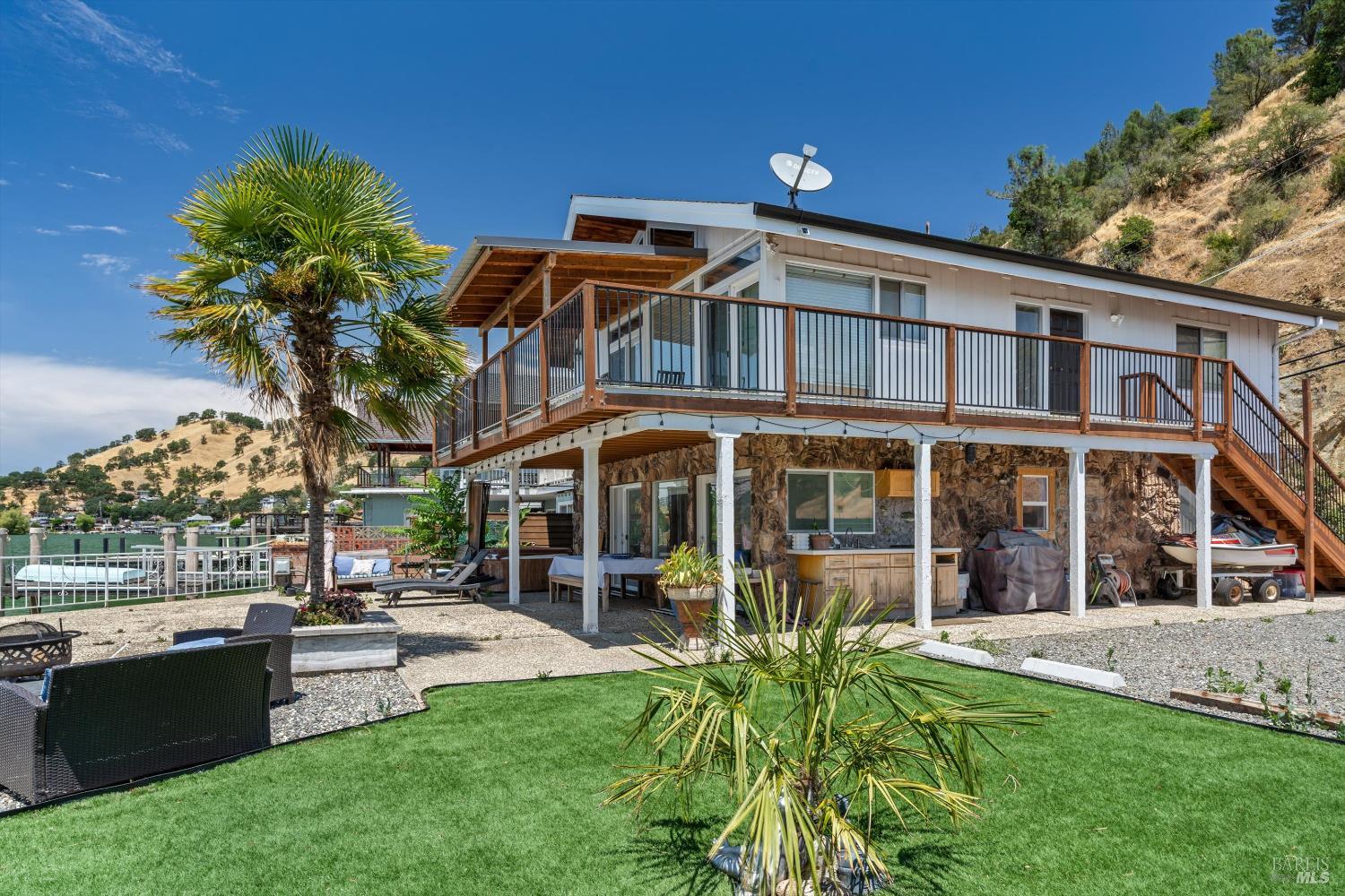 Detail Gallery Image 2 of 25 For 13319 Lakeshore Dr, Clearlake,  CA 95422 - 4 Beds | 2/1 Baths