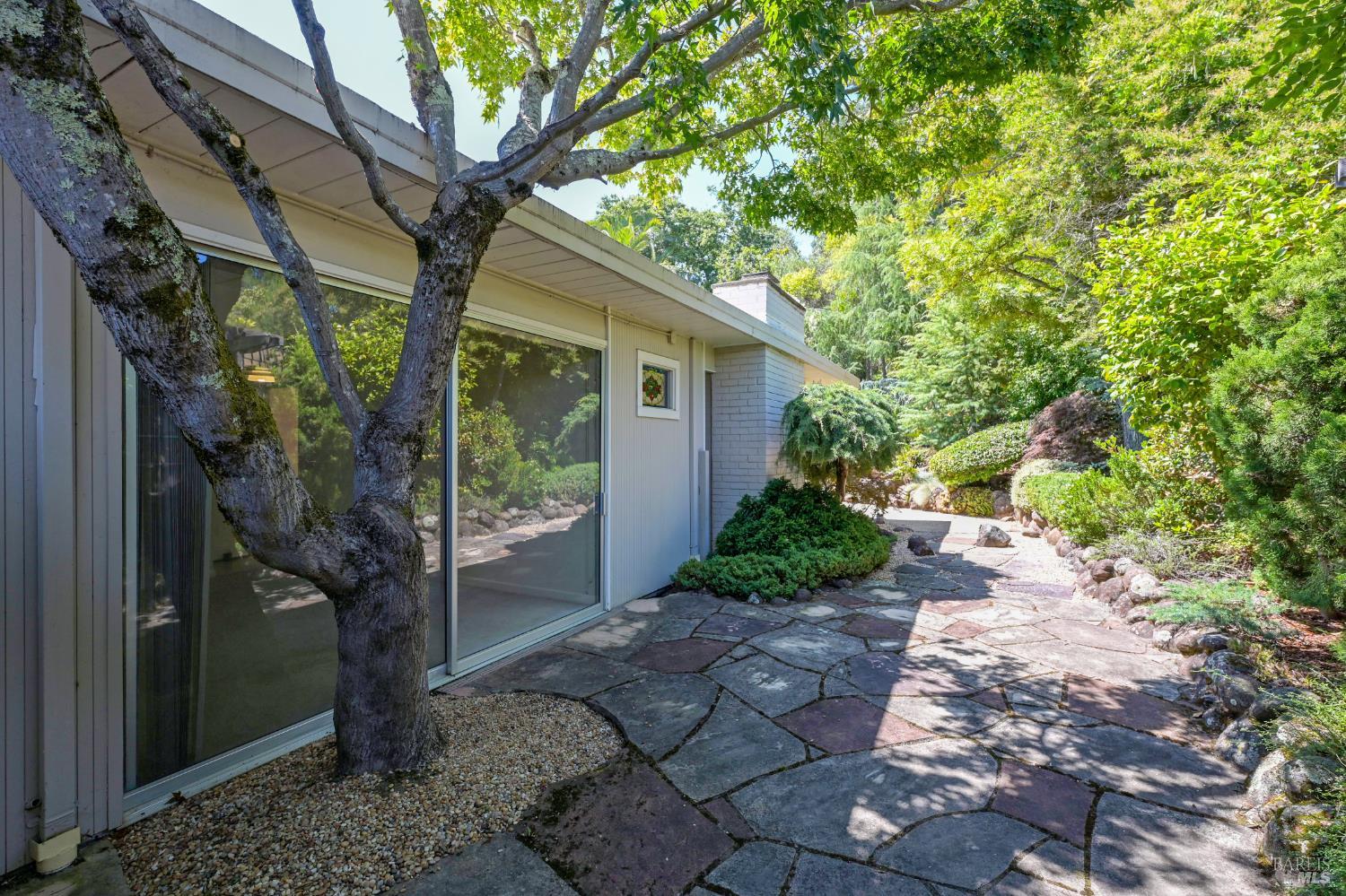Detail Gallery Image 25 of 38 For 15 Don Timoteo Ct, San Rafael,  CA 94903 - 4 Beds | 2 Baths