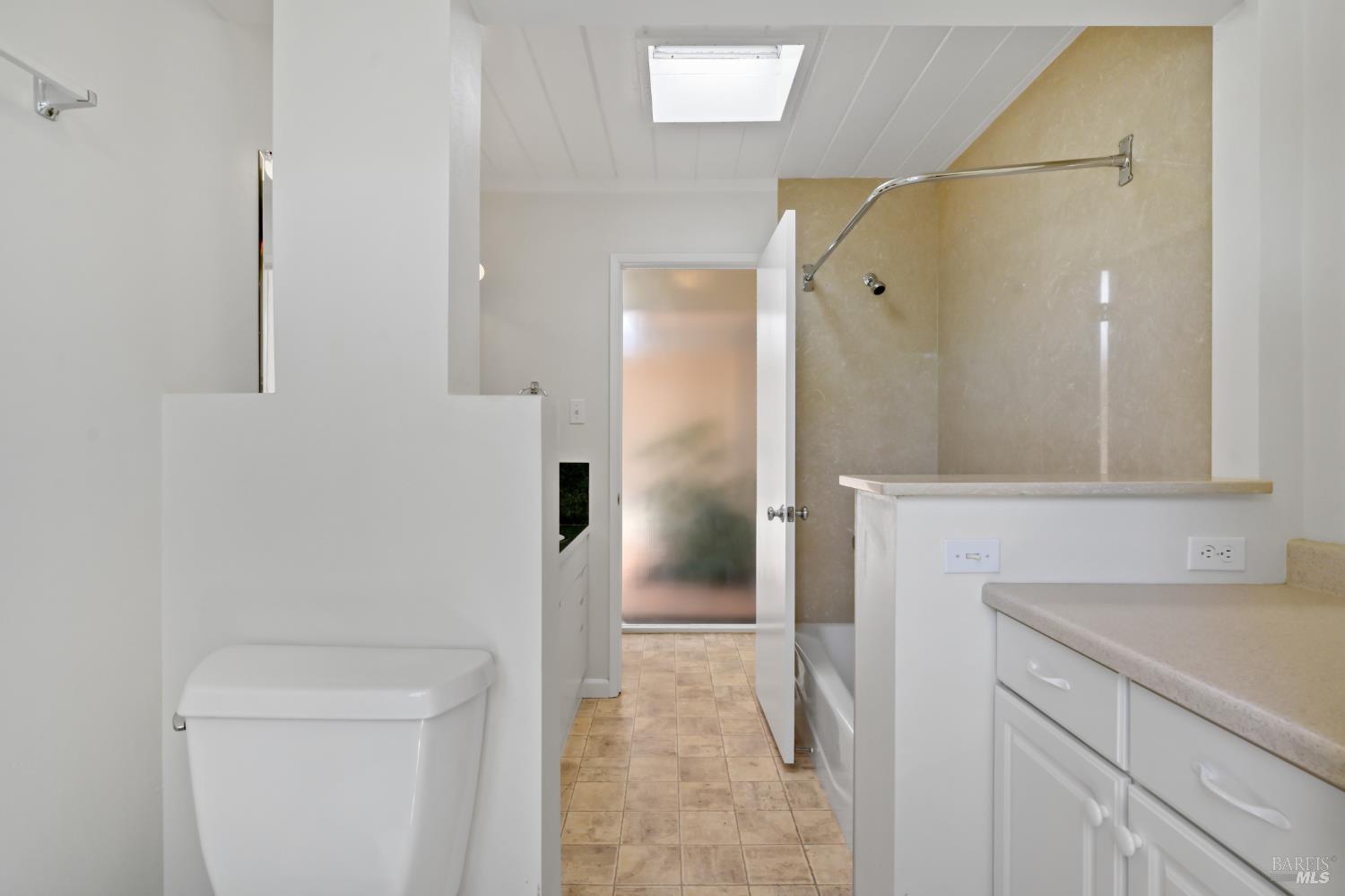 Detail Gallery Image 21 of 38 For 15 Don Timoteo Ct, San Rafael,  CA 94903 - 4 Beds | 2 Baths